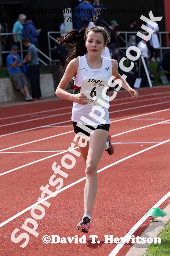 Womens 1500 metres at the Northern Inter-Counties under-17s and 15s at Witton Park, Blackburn. Photo: David T. Hewitson/Sports for All Pics